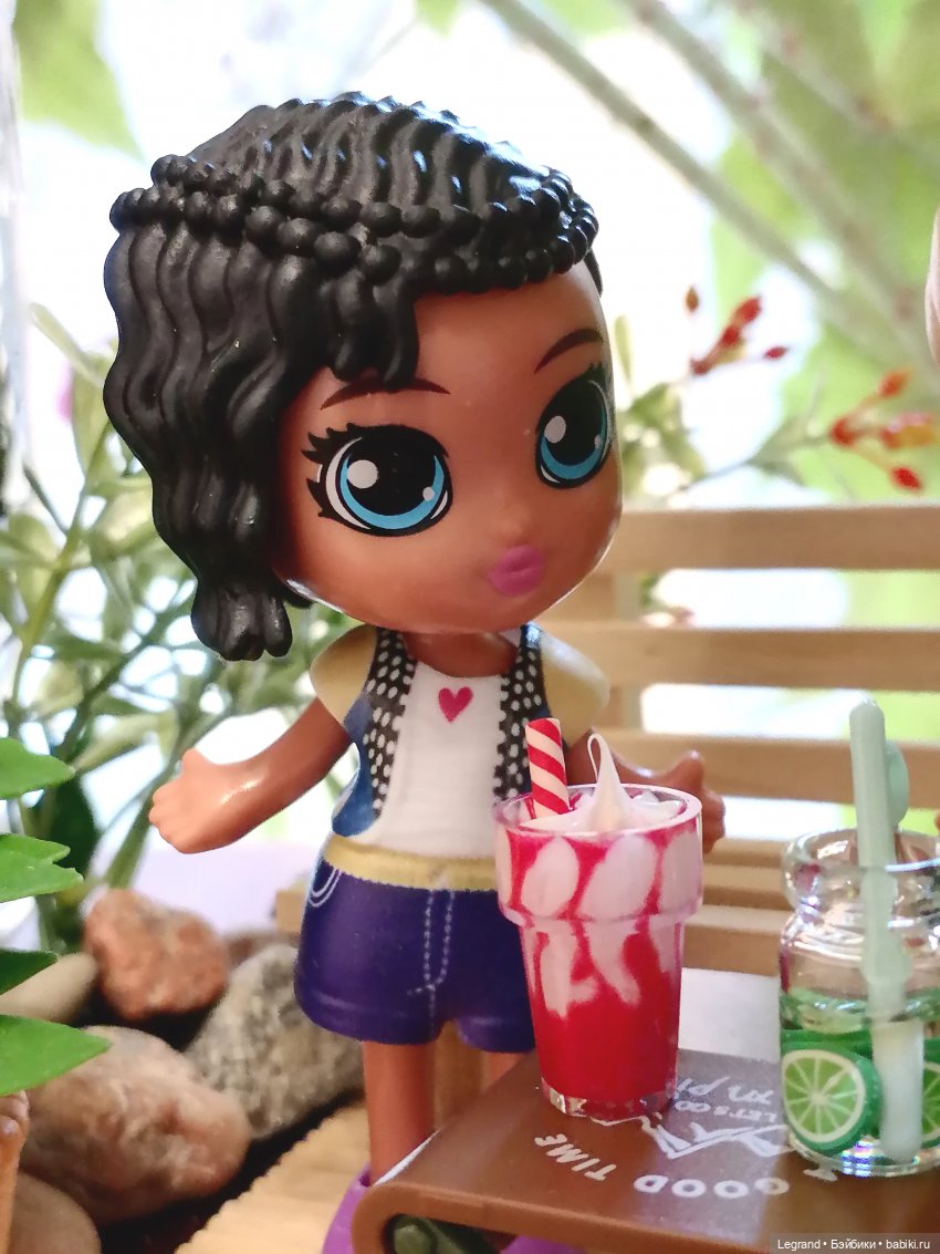 Маленькие луренцы: А ты крутишь головой