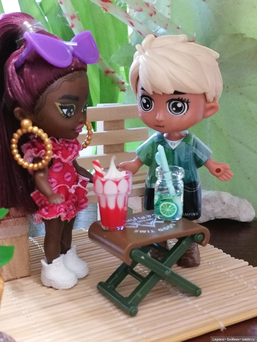 Маленькие луренцы: А ты крутишь головой