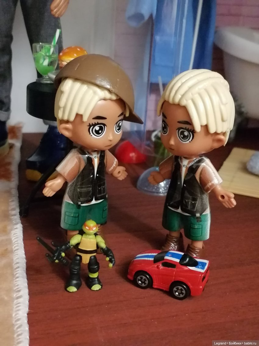 Маленькие луренцы: А ты крутишь головой