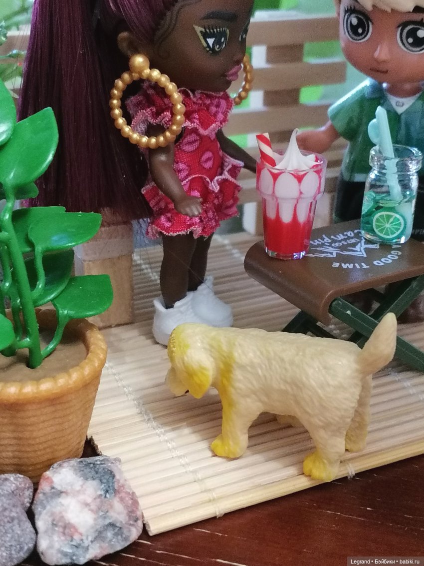 Маленькие луренцы: А ты крутишь головой