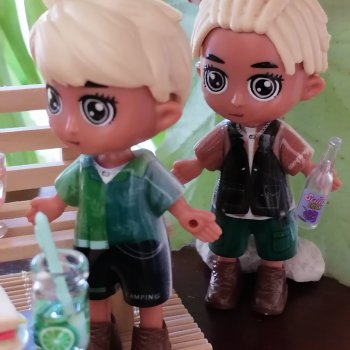 Маленькие луренцы: А ты крутишь головой?