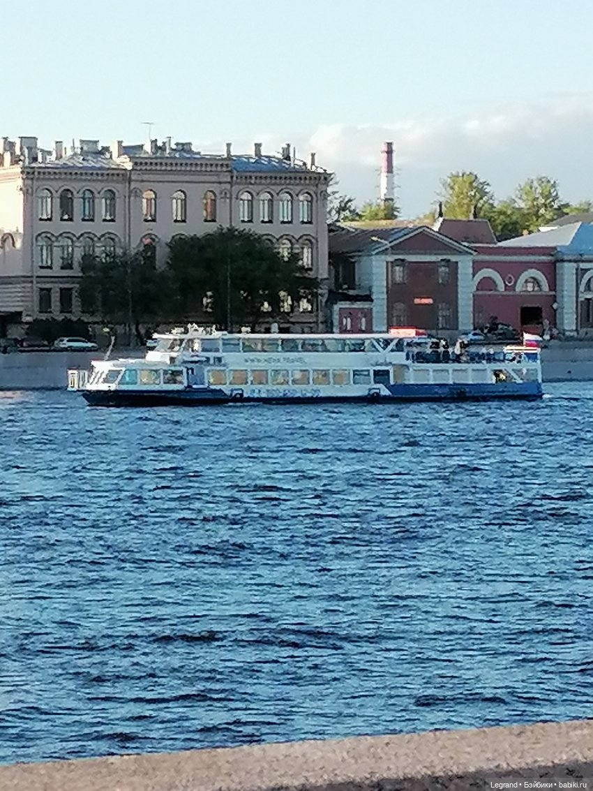 Санкт-Петербург: Алия на набережной Невы