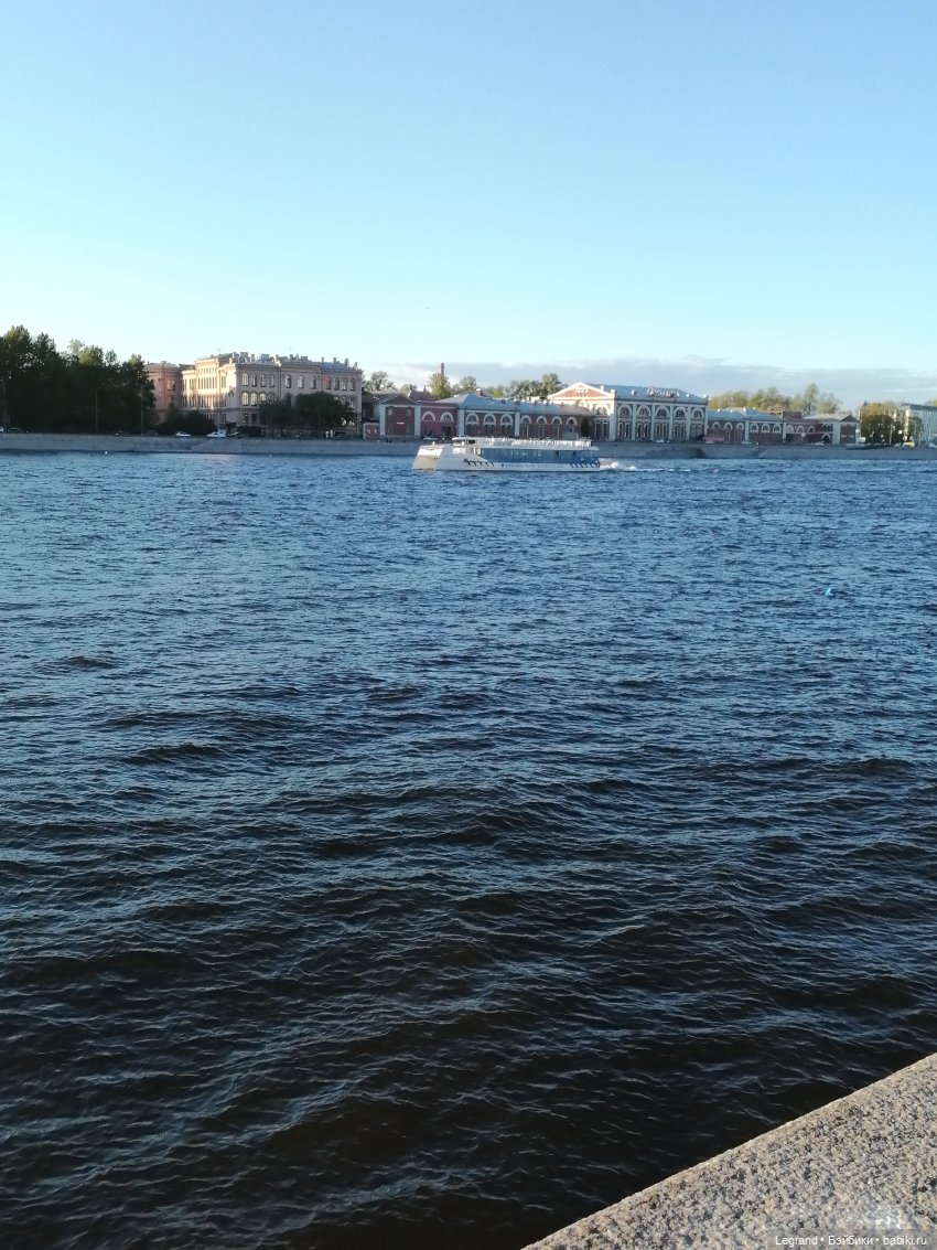 Санкт-Петербург: Алия на набережной Невы