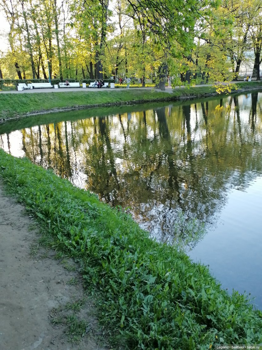 Санкт-Петербург: Алия у пруда в Таврическом саду