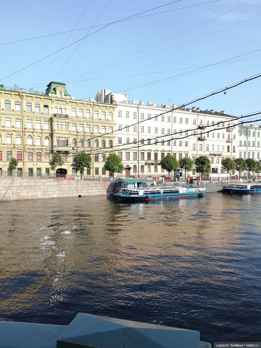 Санкт-Петербург: Кира на прогулке. Фонтанка, Аничков мост - часть первая (фото 6)
