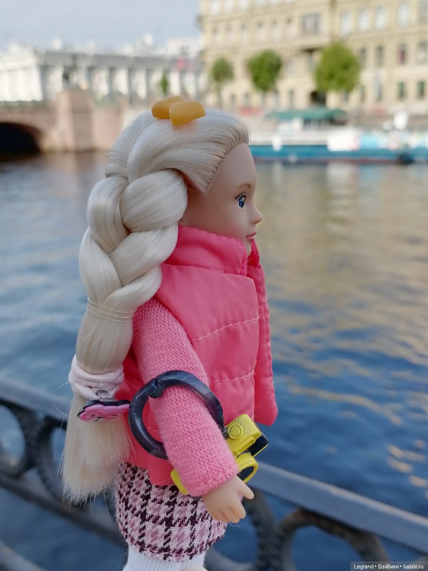 Санкт-Петербург: Кира на прогулке. Фонтанка, Аничков мост - часть первая