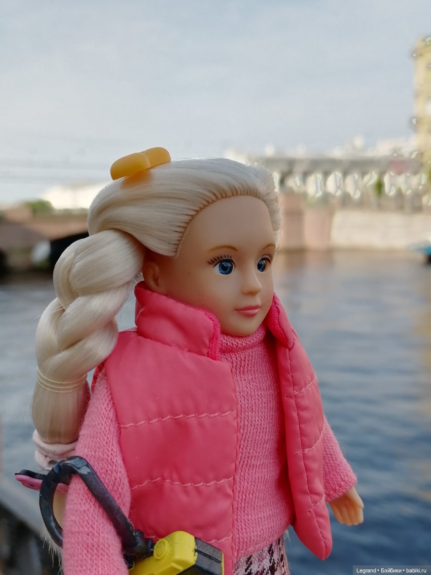 Санкт-Петербург: Кира на прогулке. Фонтанка, Аничков мост - часть первая