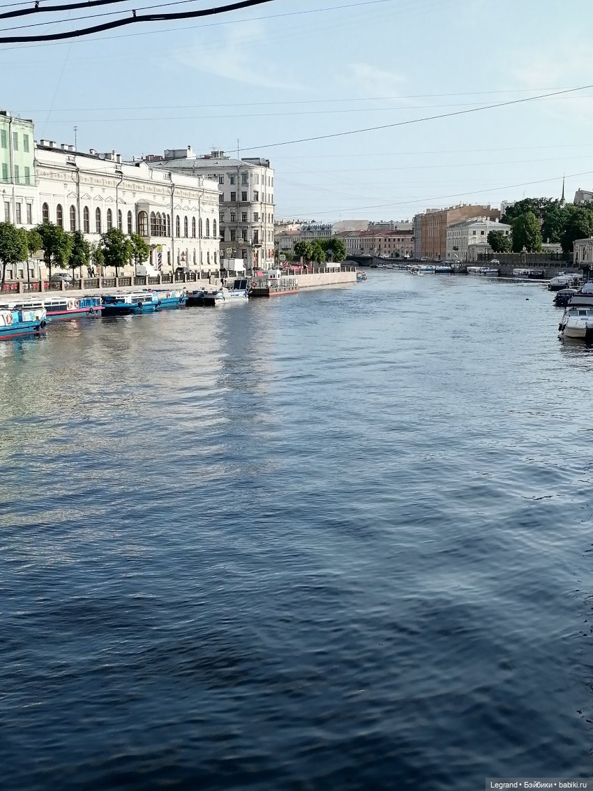 Санкт-Петербург: Кира на прогулке. Фонтанка, Аничков мост - часть первая (фото 7)