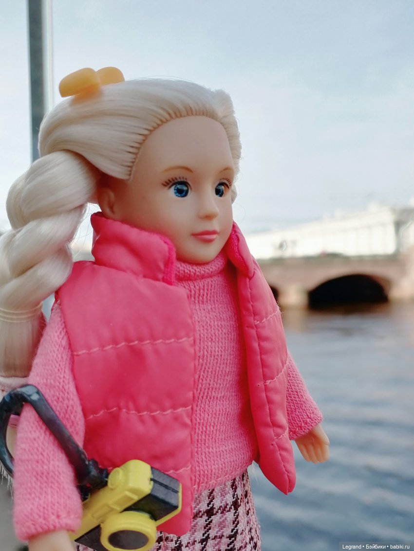 Санкт-Петербург: Кира на прогулке. Фонтанка, Аничков мост - часть первая