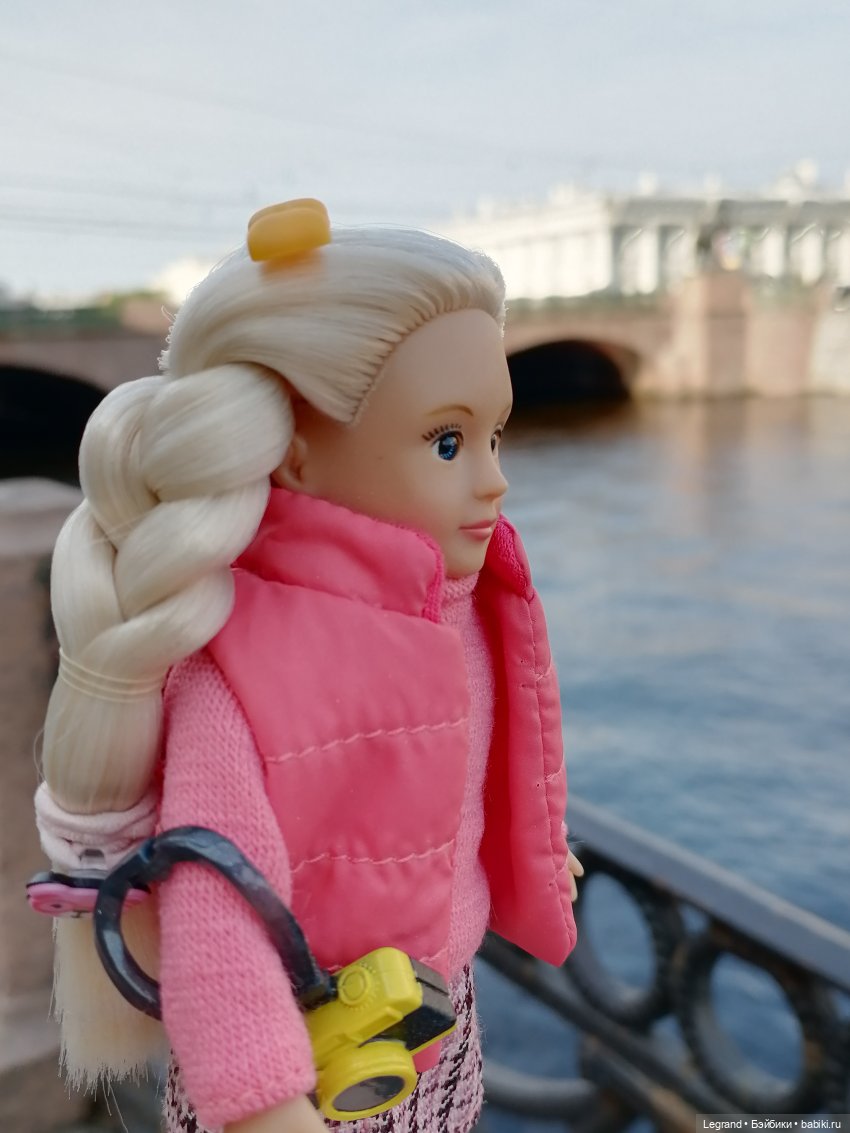 Санкт-Петербург: Кира на прогулке. Фонтанка, Аничков мост - часть первая (фото 3)