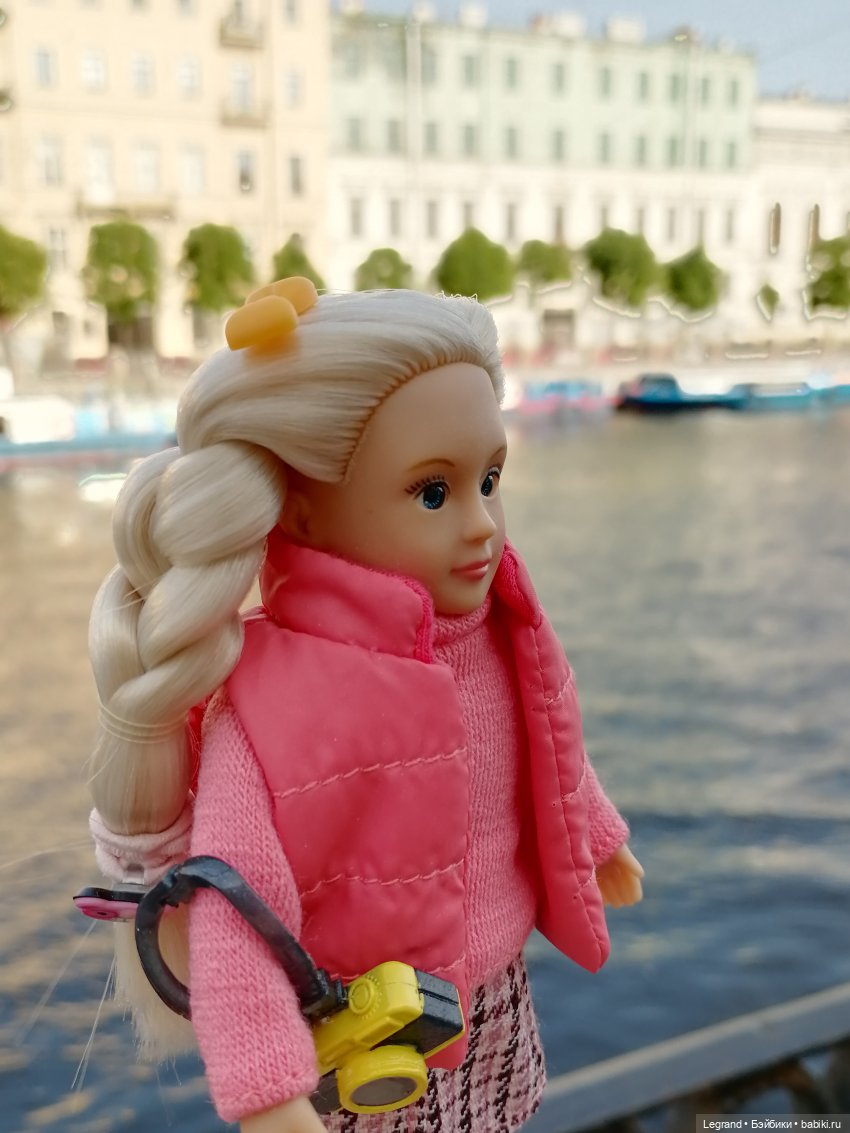 Санкт-Петербург: Кира на прогулке. Фонтанка, Аничков мост - часть первая