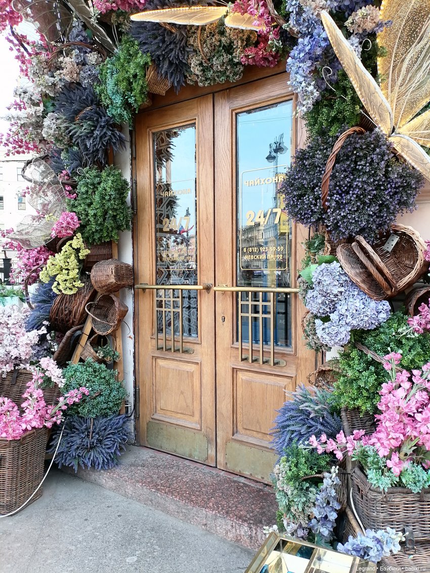 Санкт-Петербург: Невский проспект. Аланья на Аничковом мосту - часть вторая