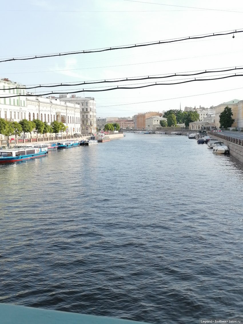 Санкт-Петербург: Кира на прогулке. Фонтанка, Аничков мост - часть первая