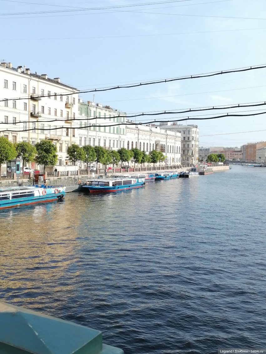 Санкт-Петербург: Кира на прогулке. Фонтанка, Аничков мост - часть первая