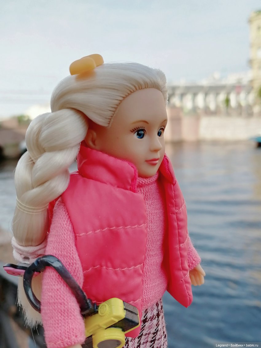 Санкт-Петербург: Кира на прогулке. Фонтанка, Аничков мост - часть первая