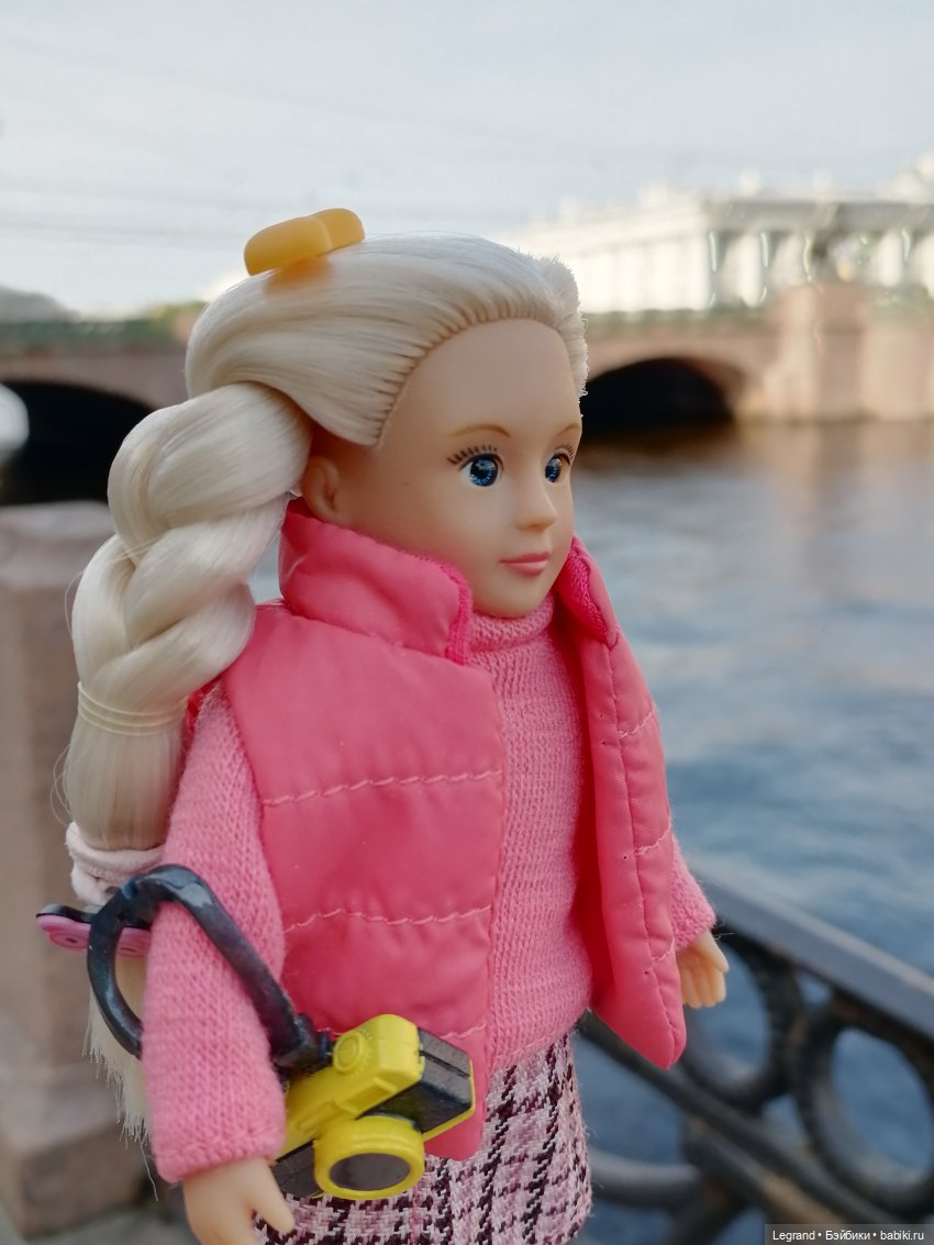 Санкт-Петербург: Кира на прогулке. Фонтанка, Аничков мост - часть первая