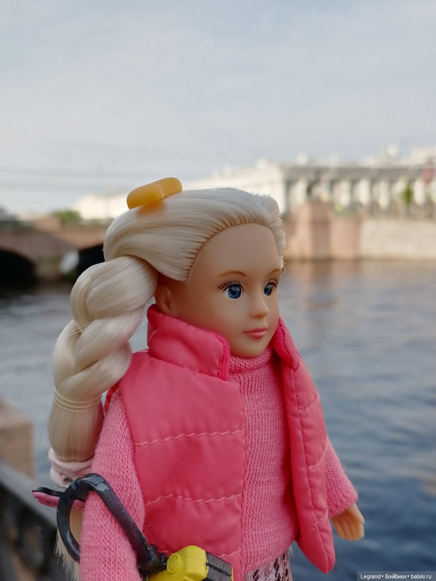 Санкт-Петербург: Кира на прогулке. Фонтанка, Аничков мост - часть первая