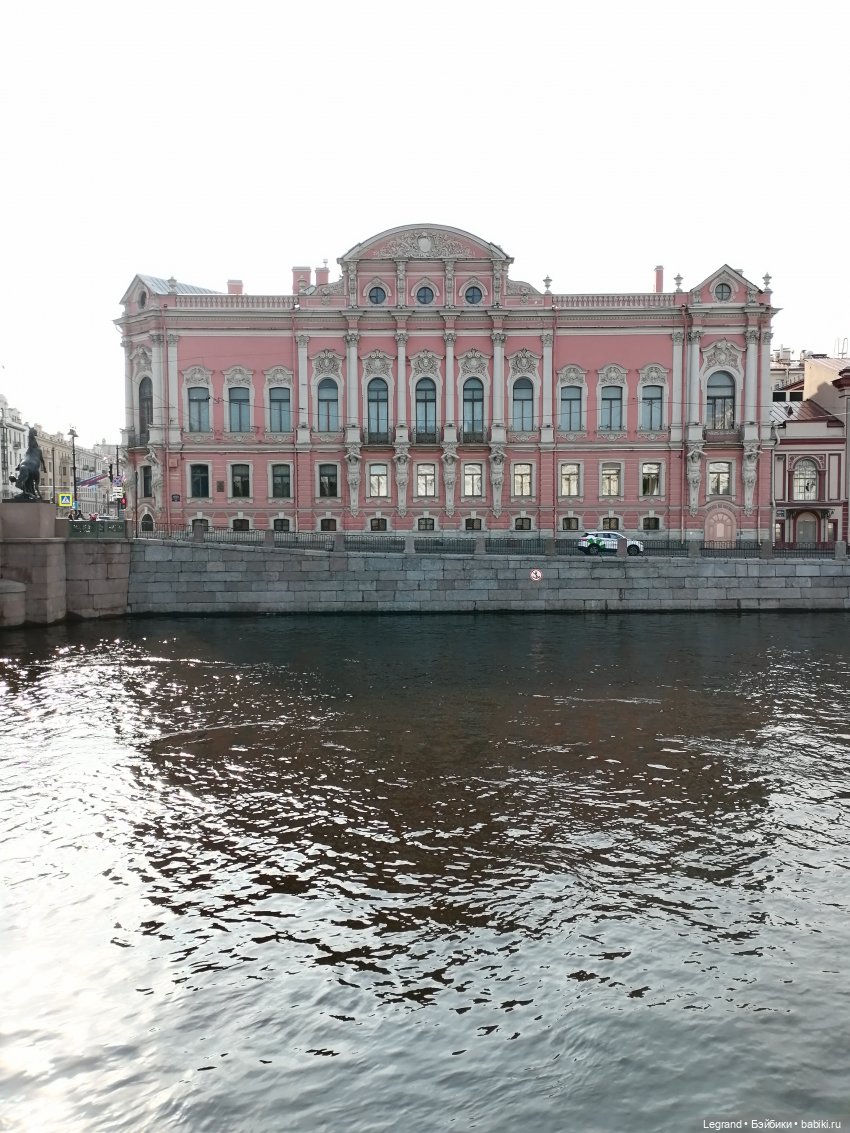 Санкт-Петербург: Невский проспект. Аланья на Аничковом мосту - часть первая