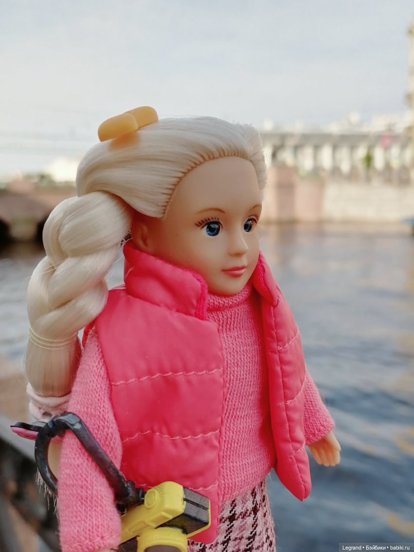 Санкт-Петербург: Кира на прогулке. Фонтанка, Аничков мост - часть первая