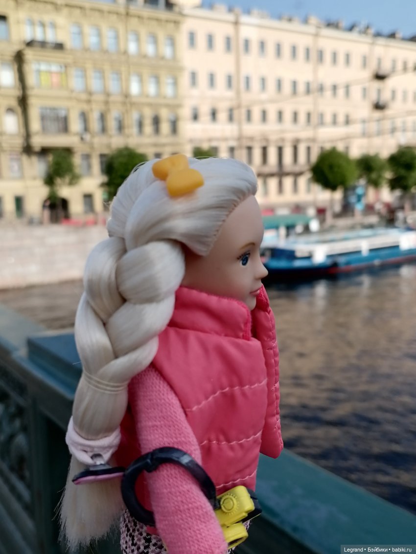 Санкт-Петербург: Кира на прогулке. Фонтанка, Аничков мост - часть вторая (фото 9)