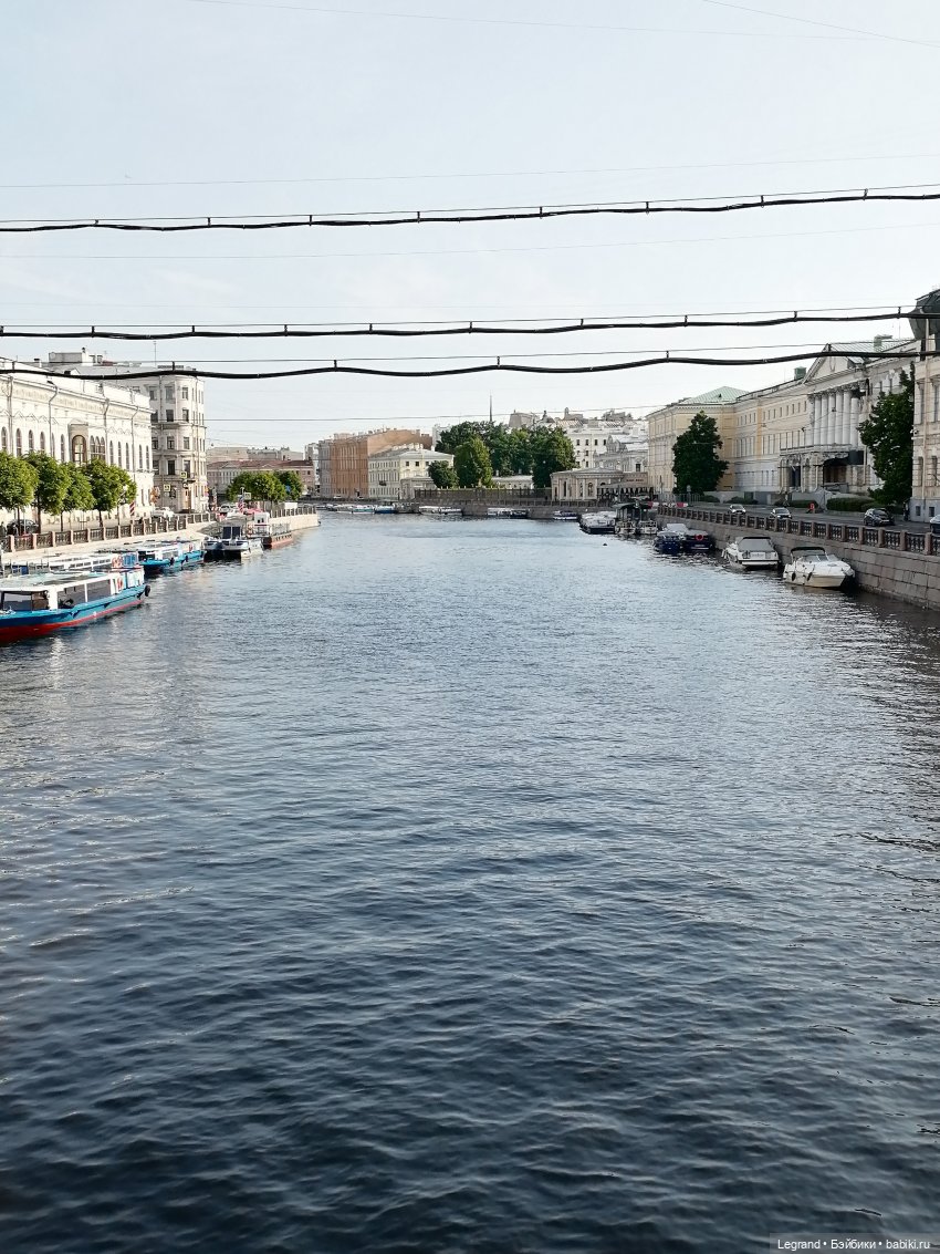 Санкт-Петербург: Кира на прогулке. Фонтанка, Аничков мост - часть вторая