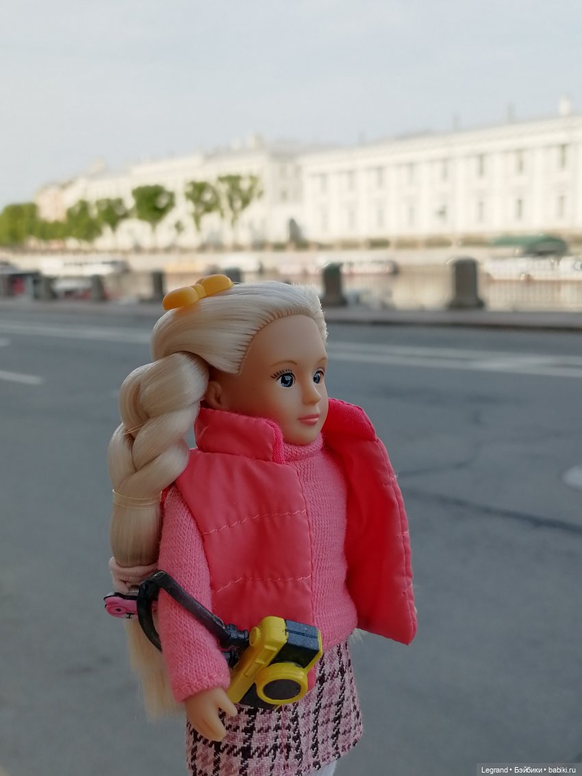 Санкт-Петербург: Кира на прогулке. Фонтанка, Аничков мост - часть вторая