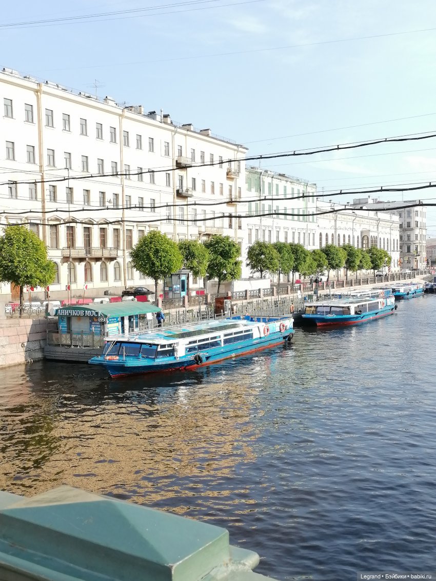 Санкт-Петербург: Кира на прогулке. Фонтанка, Аничков мост - часть вторая