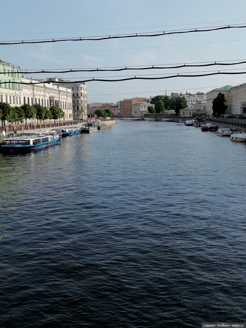 Санкт-Петербург: Кира на прогулке. Фонтанка, Аничков мост - часть вторая