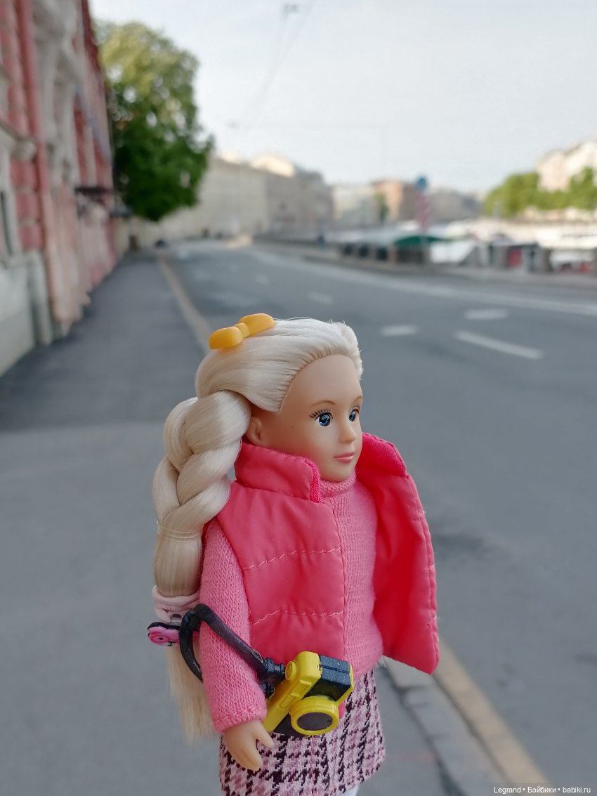 Санкт-Петербург: Кира на прогулке. Фонтанка, Аничков мост - часть вторая