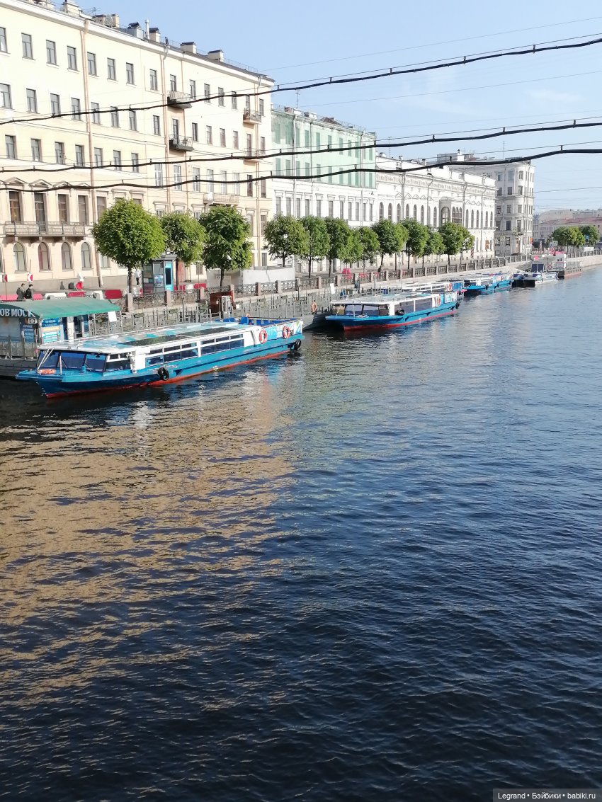 Санкт-Петербург: Кира на прогулке. Фонтанка, Аничков мост - часть вторая