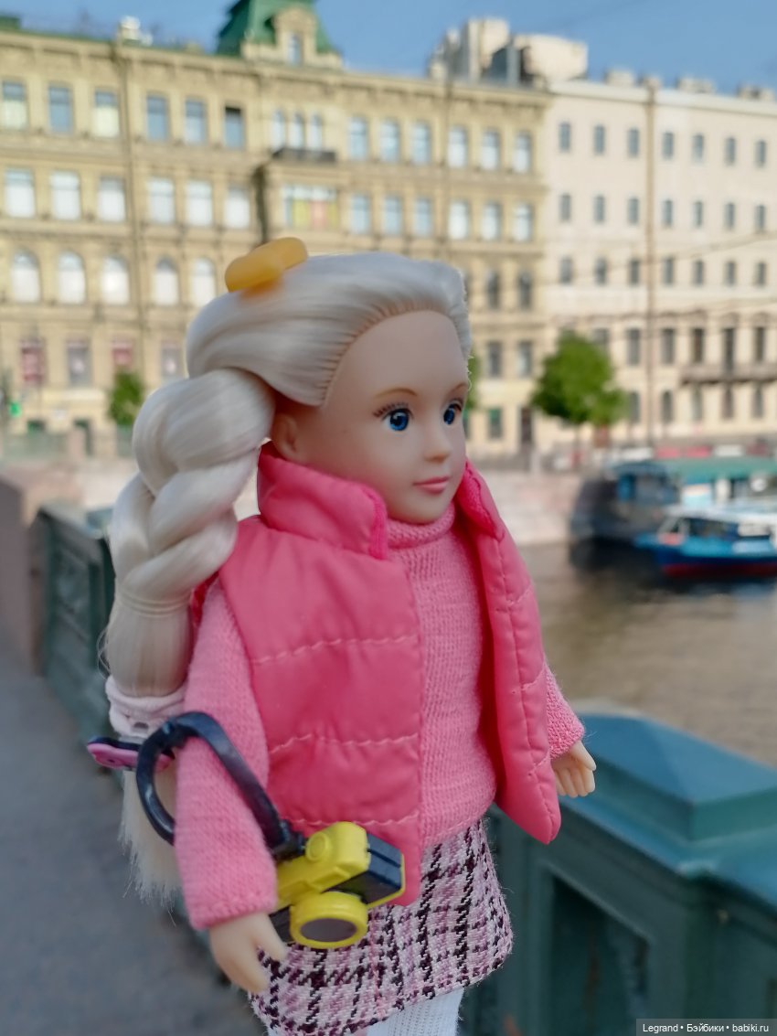 Санкт-Петербург: Кира на прогулке. Фонтанка, Аничков мост - часть вторая (фото 2)