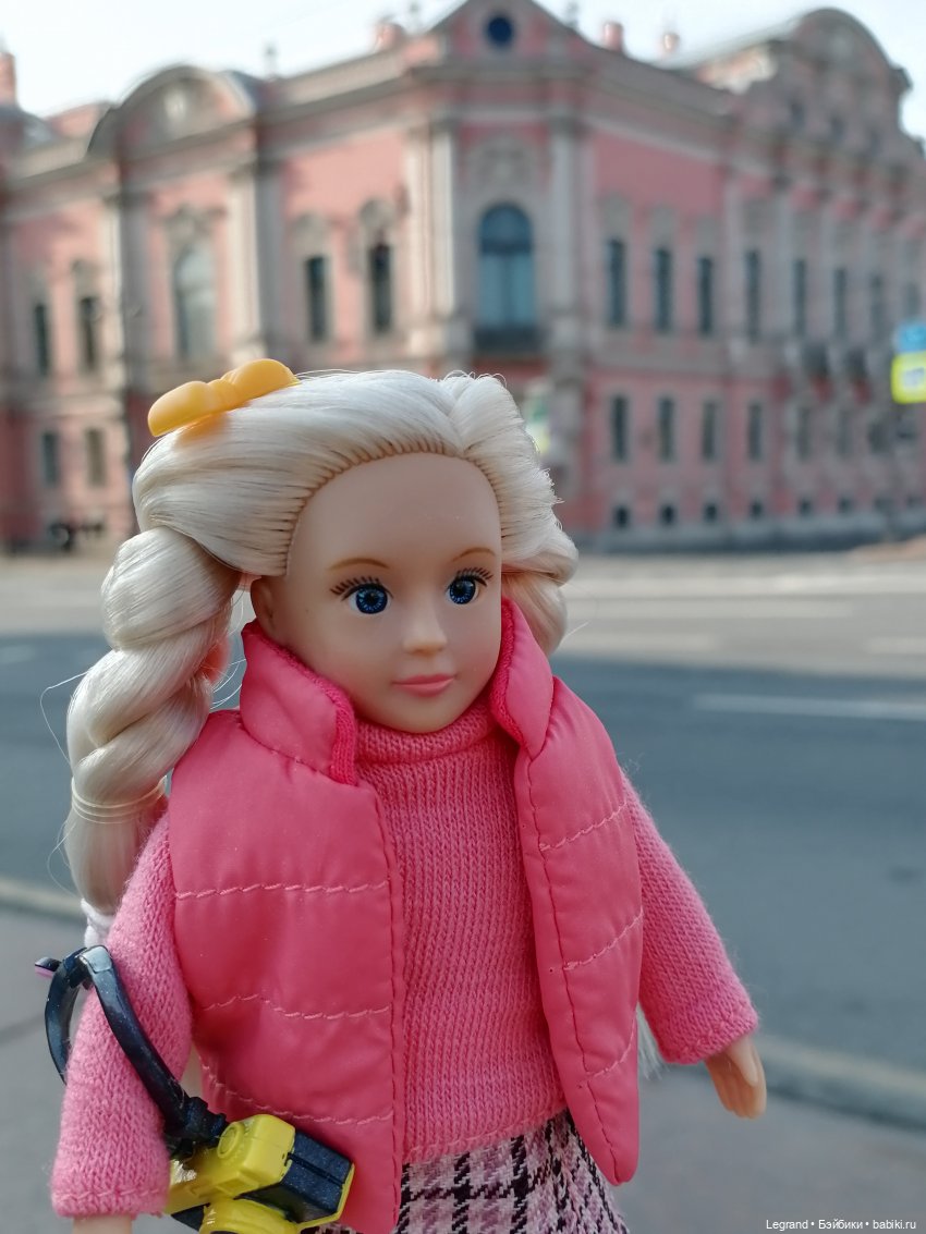 Санкт-Петербург: Кира на прогулке. Фонтанка, Аничков мост - часть первая