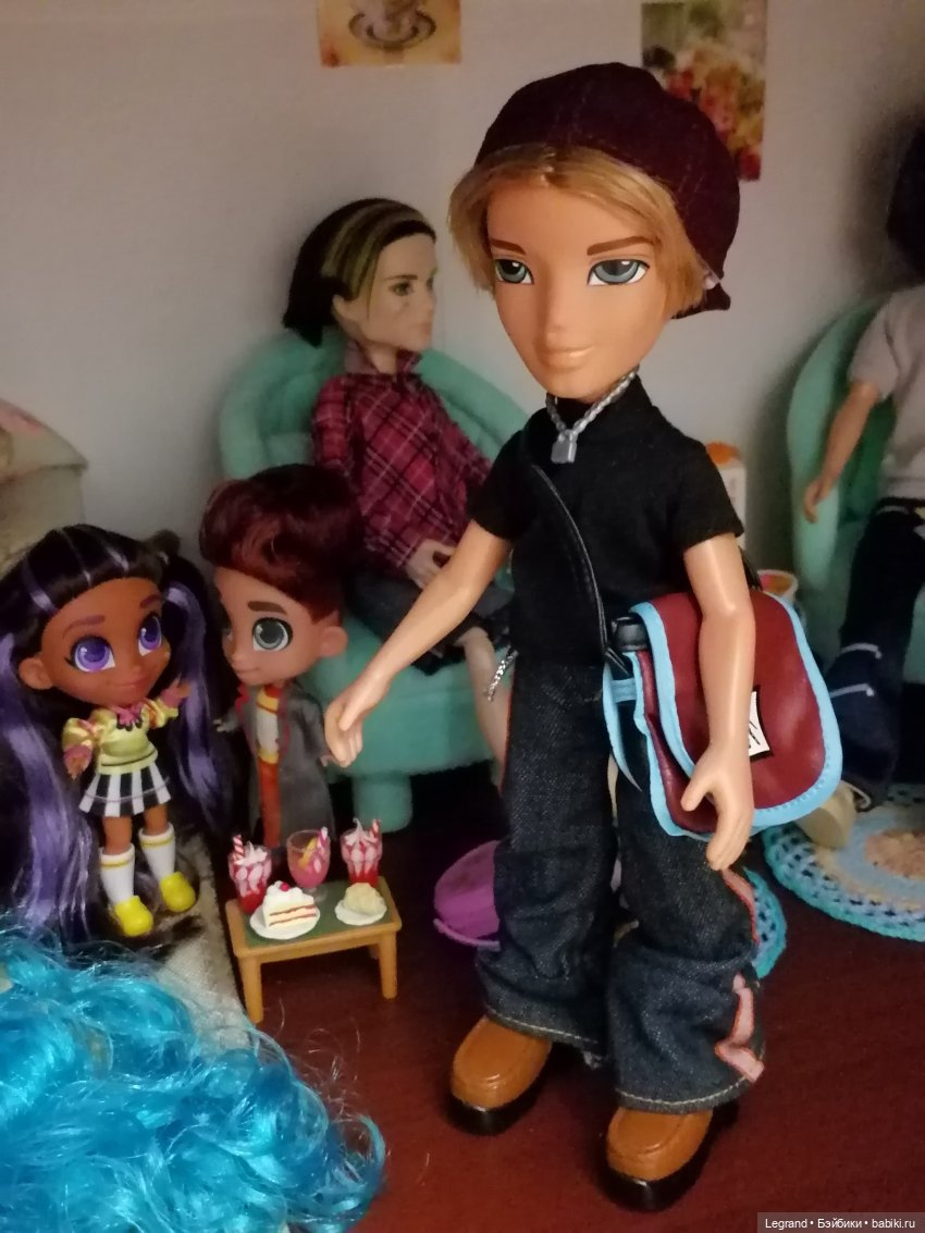 Лурения: винтажный Эйтан и новый Bratz Cameron