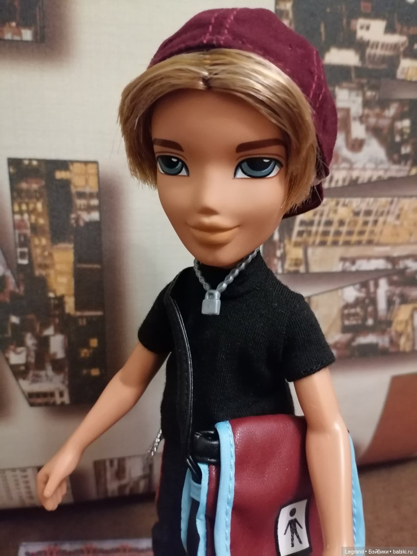 Лурения: винтажный Эйтан и новый Bratz Cameron