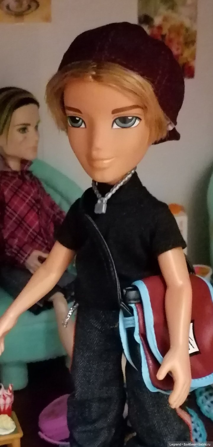 Лурения: винтажный Эйтан и новый Bratz Cameron