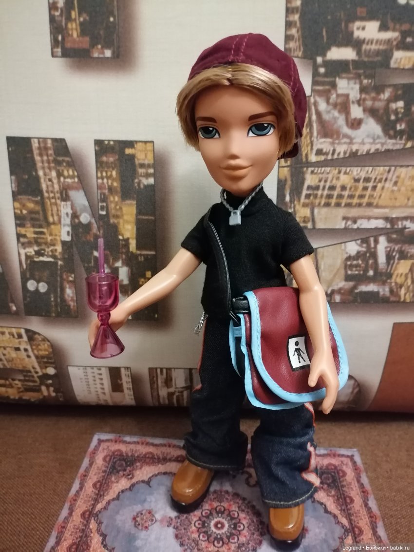 Лурения: винтажный Эйтан и новый Bratz Cameron