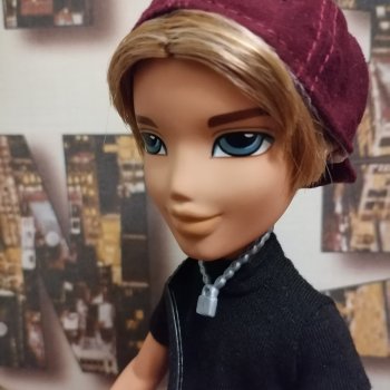 Лурения: винтажный Эйтан и новый Bratz Cameron