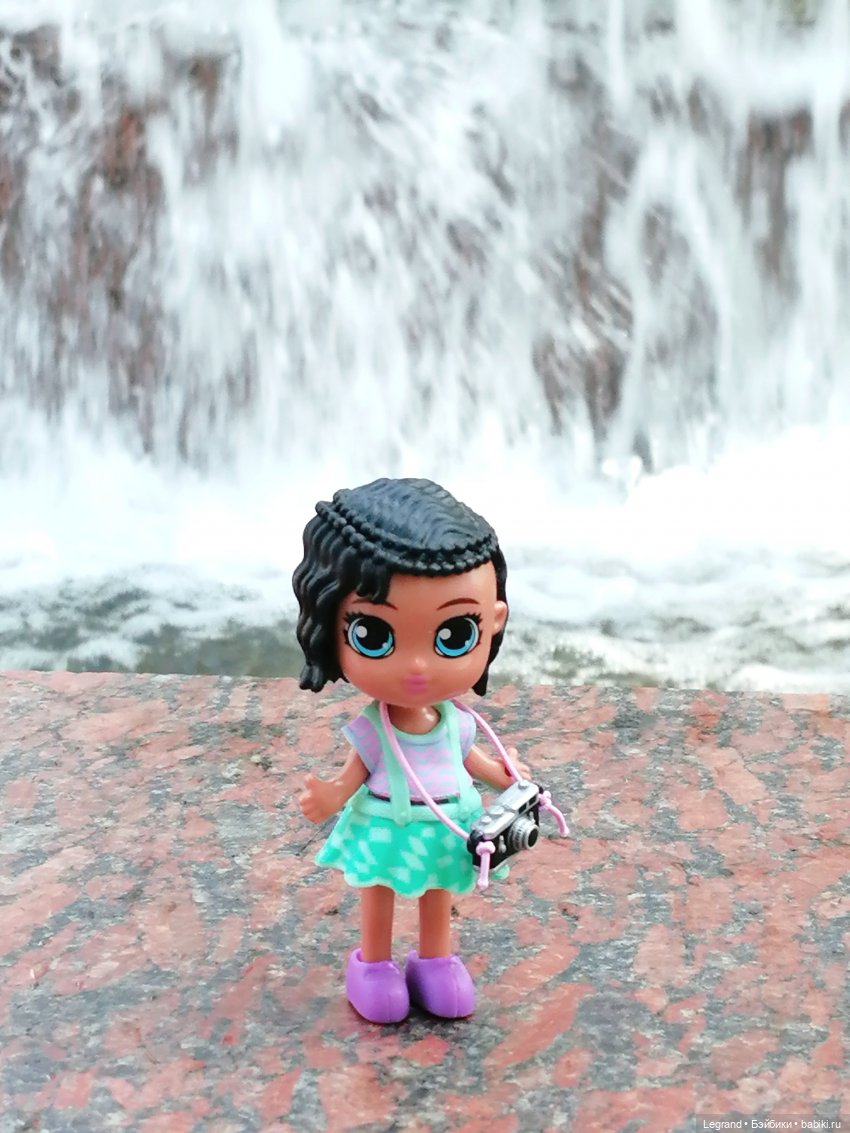 Санкт-Петербург: Берен у фонтана возле музея "Мир воды"