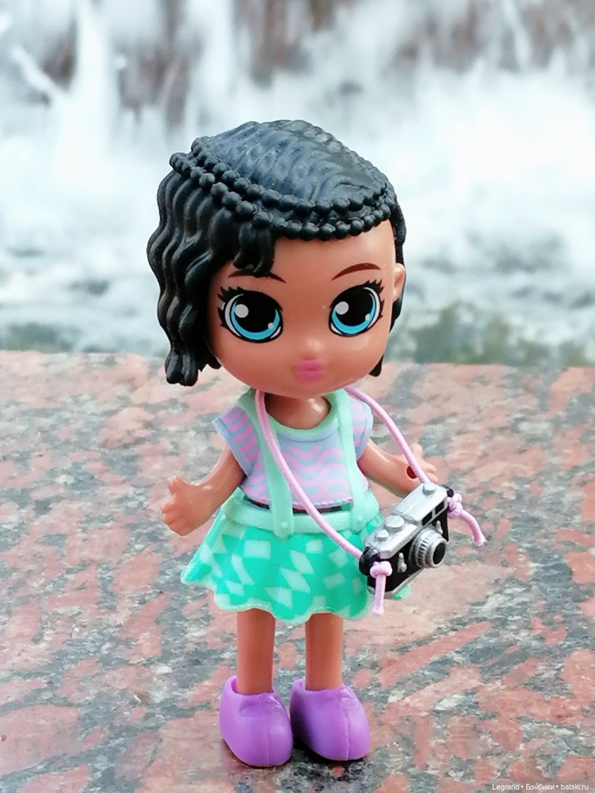 Санкт-Петербург: Берен у фонтана возле музея "Мир воды"