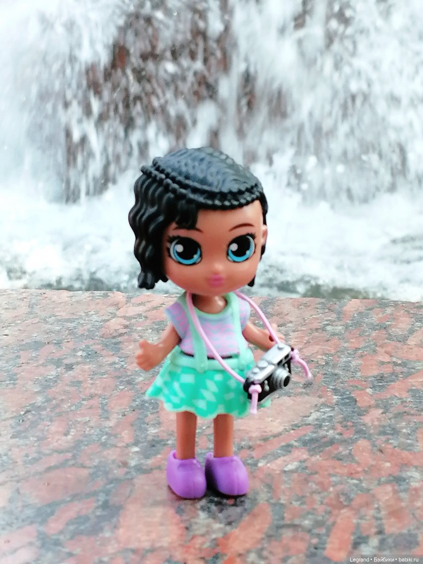 Санкт-Петербург: Берен у фонтана возле музея "Мир воды"