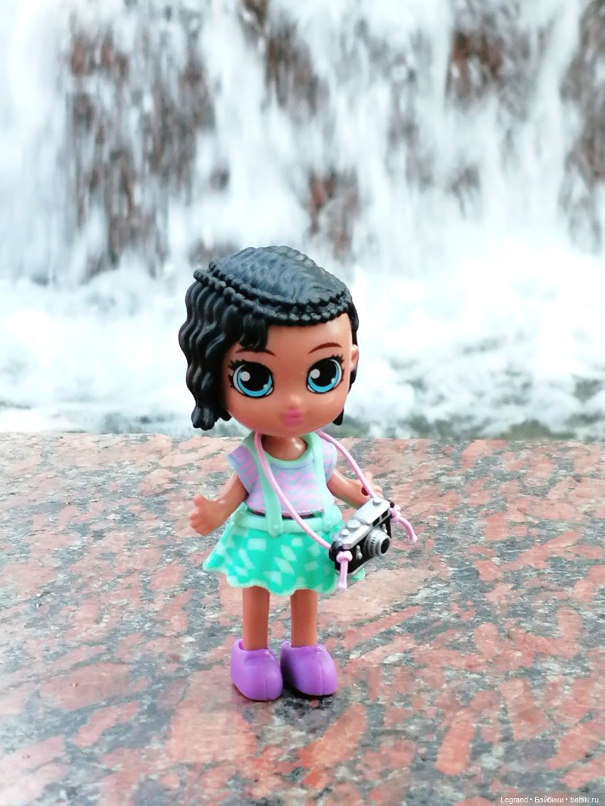 Санкт-Петербург: Берен у фонтана возле музея "Мир воды"