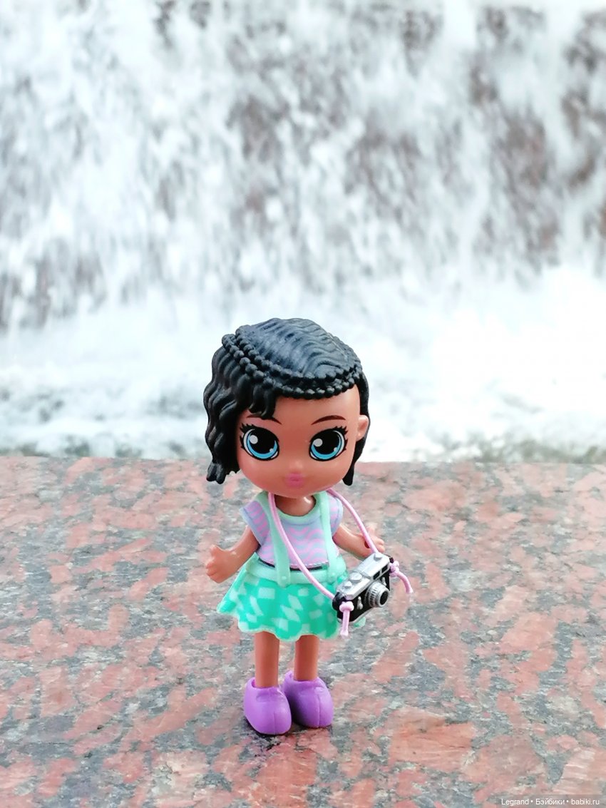 Санкт-Петербург: Берен у фонтана возле музея "Мир воды"