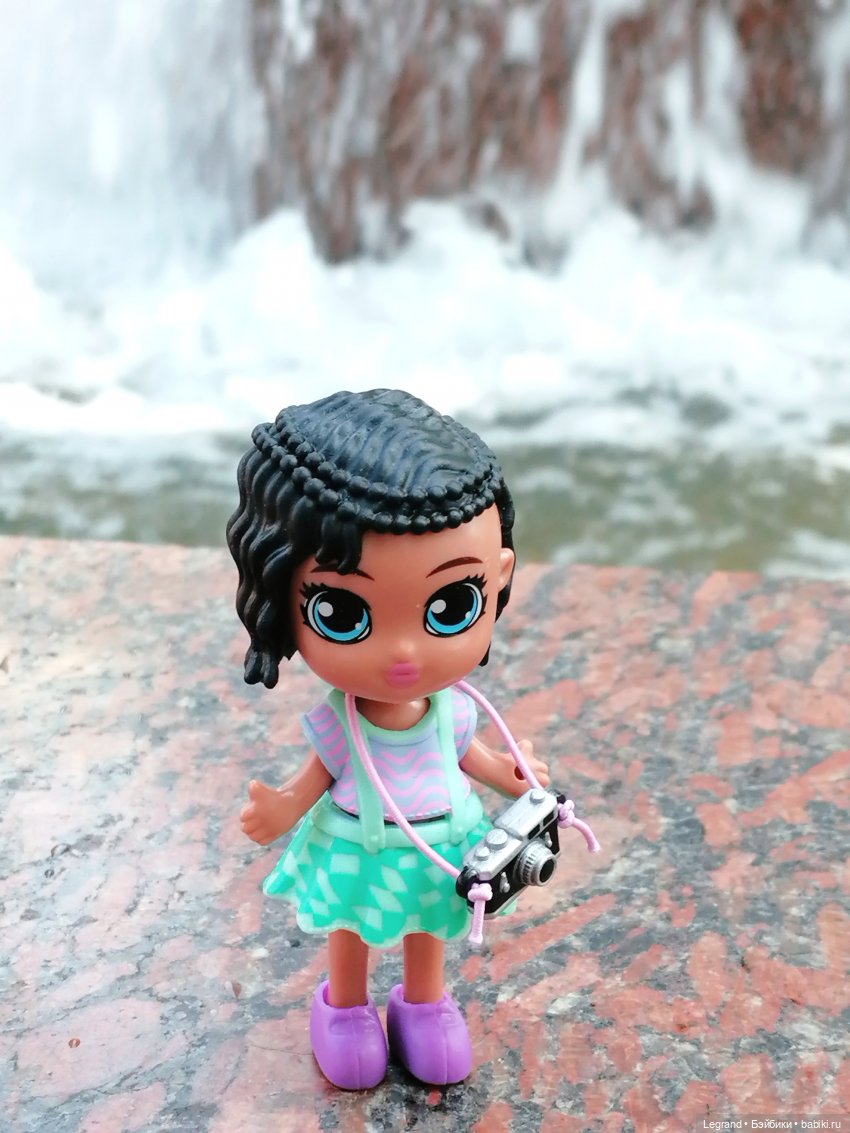 Санкт-Петербург: Берен у фонтана возле музея "Мир воды"