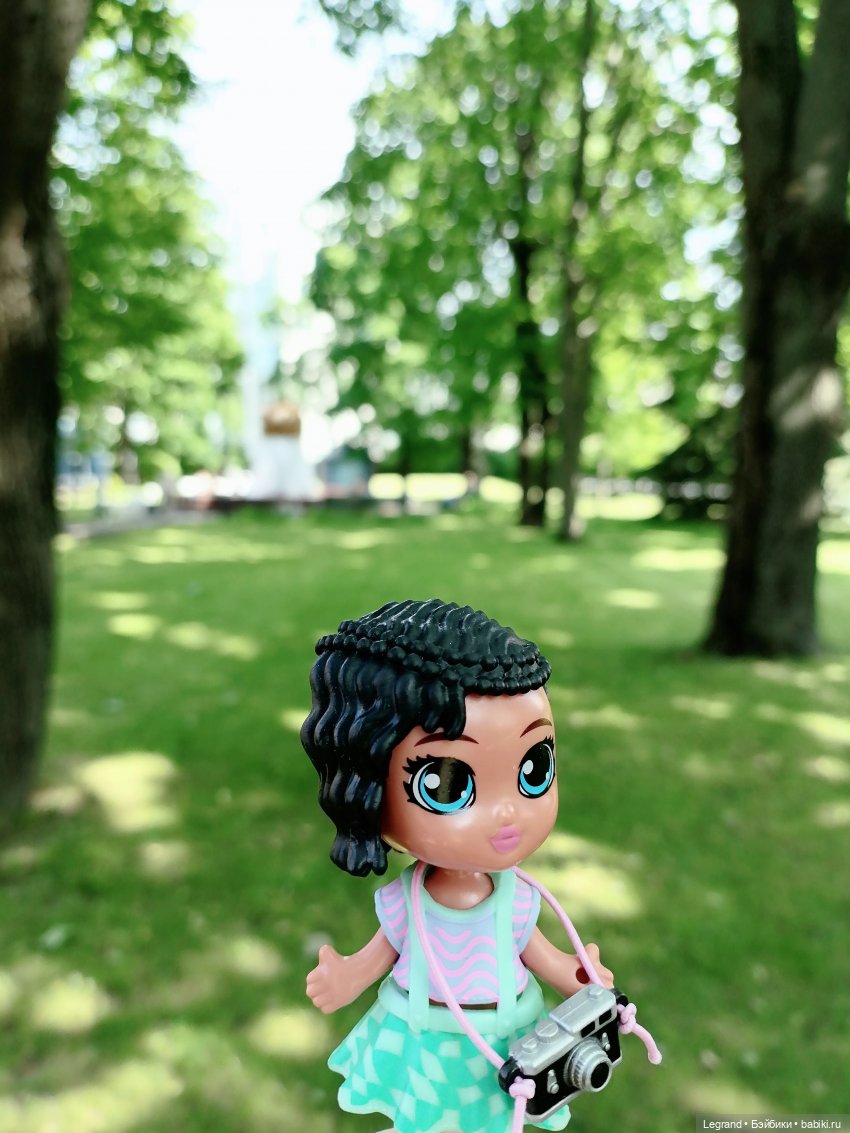 Санкт-Петербург: Берен у фонтана возле музея "Мир воды"