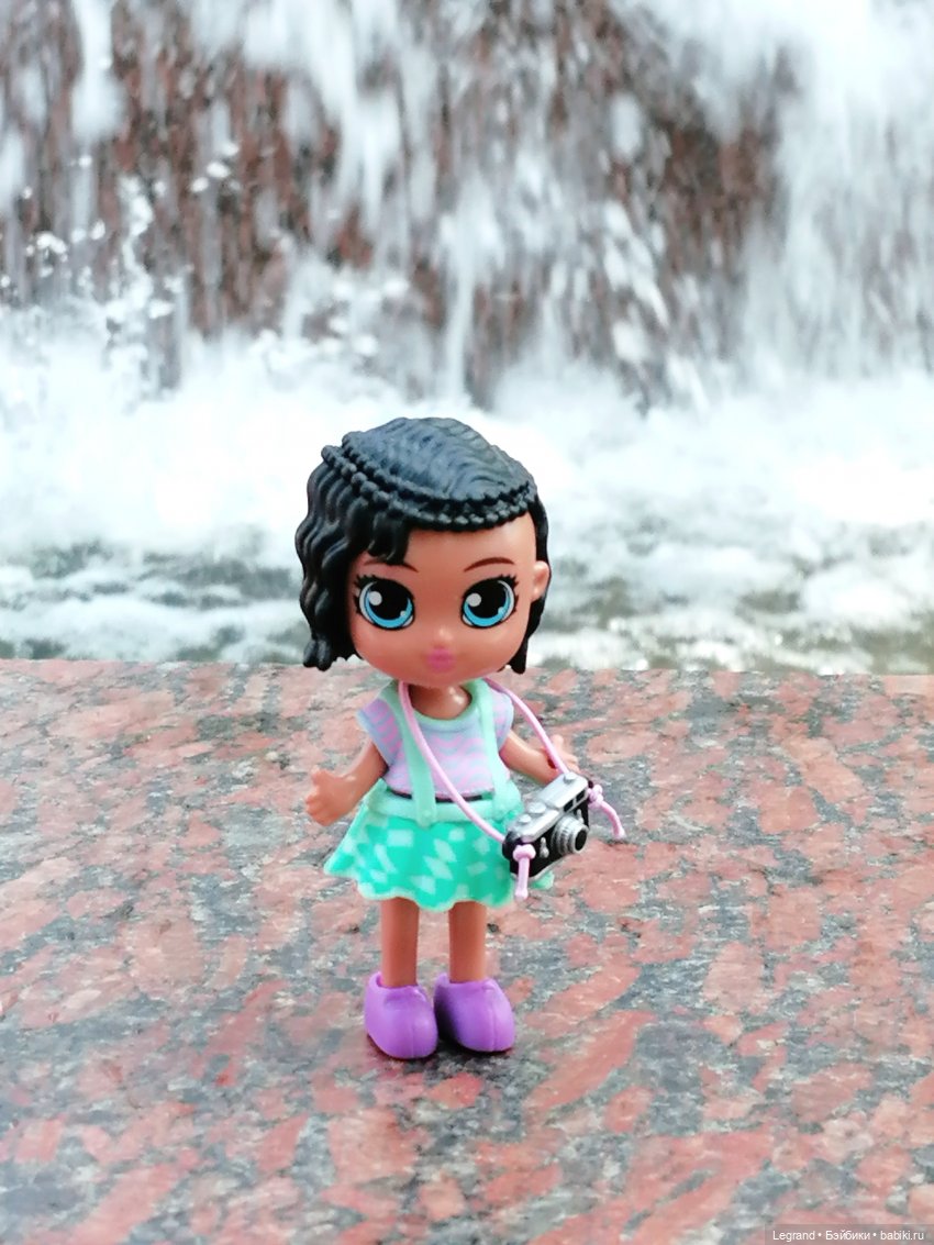 Санкт-Петербург: Берен у фонтана возле музея "Мир воды"