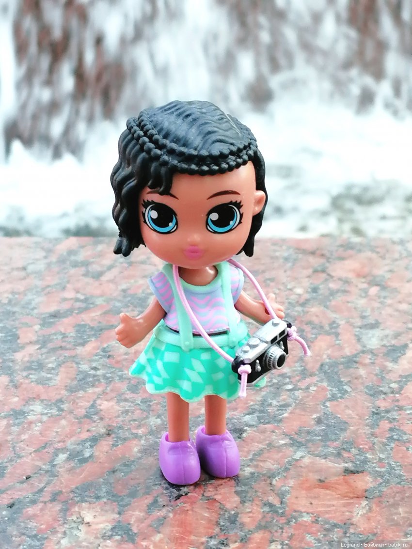 Санкт-Петербург: Берен у фонтана возле музея "Мир воды"