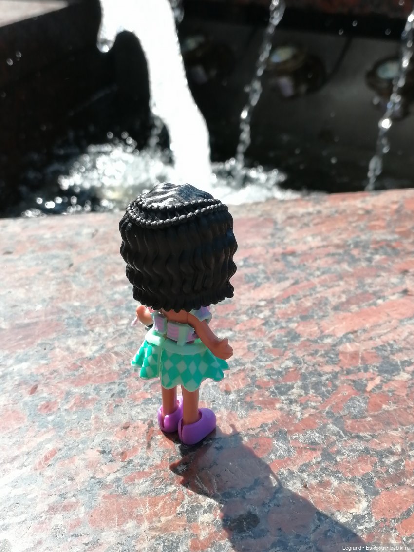 Санкт-Петербург: Берен и фламинго у фонтана и на набережной Невы (фото 6)