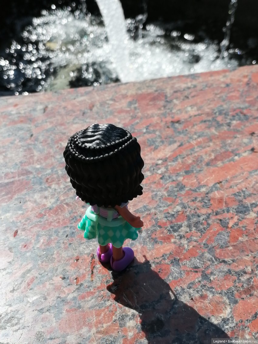 Санкт-Петербург: Берен и фламинго у фонтана и на набережной Невы (фото 5)