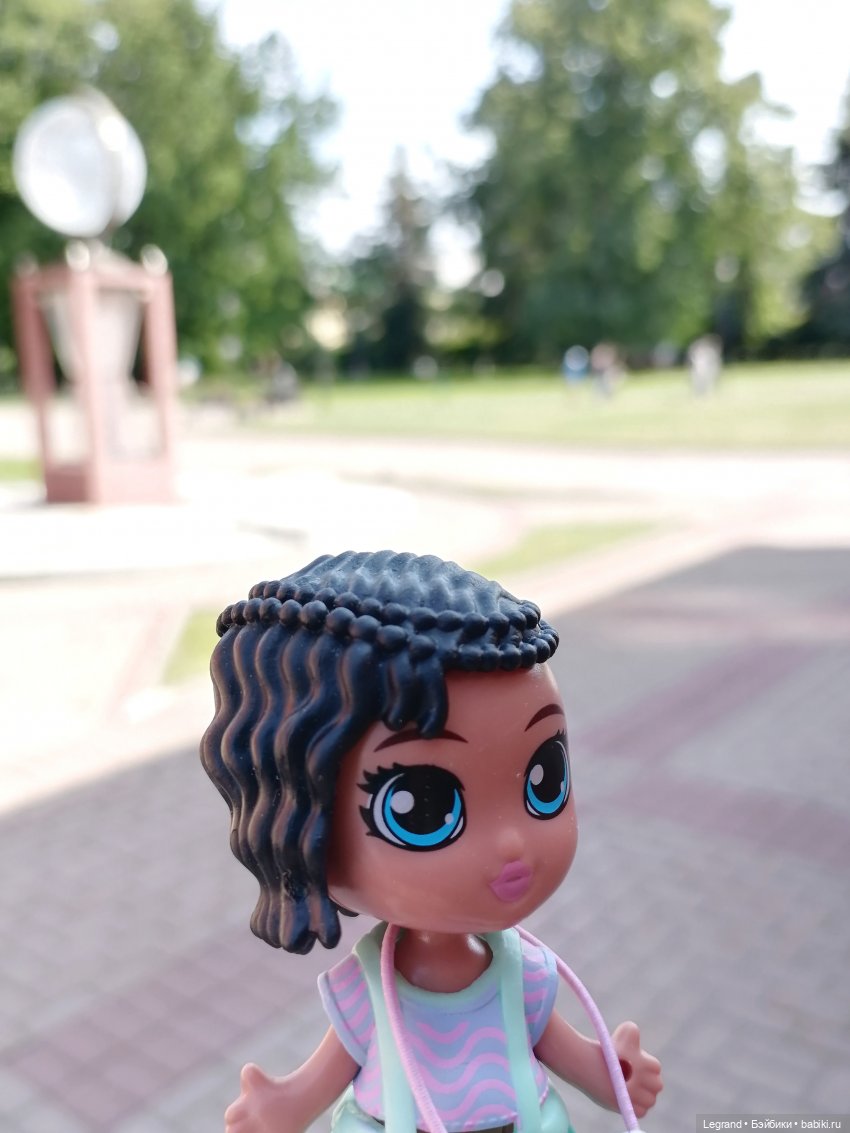 Санкт-Петербург: Берен у фонтана возле музея "Мир воды"