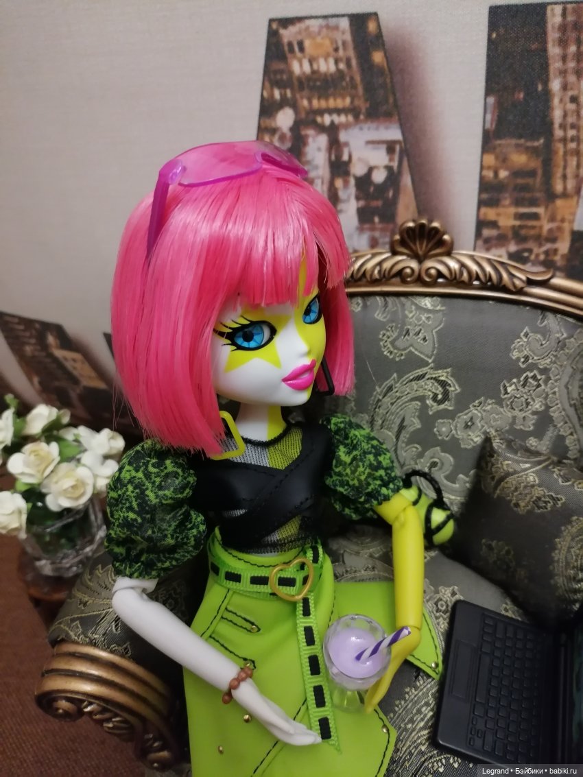 Новый аутфит Эрмелин: аутфит L.U.V. на Bratzillaz | Бэйбики Новый аутфит Эрмелин: аутфит L.U.V. на Bratzillaz